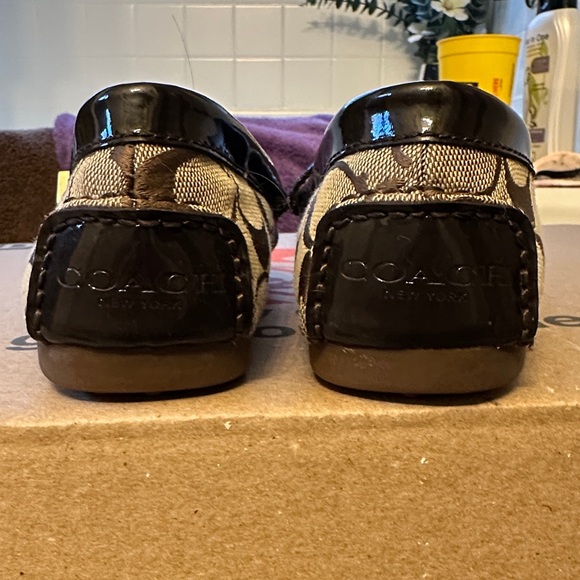 Coach - Picture 4 of 6